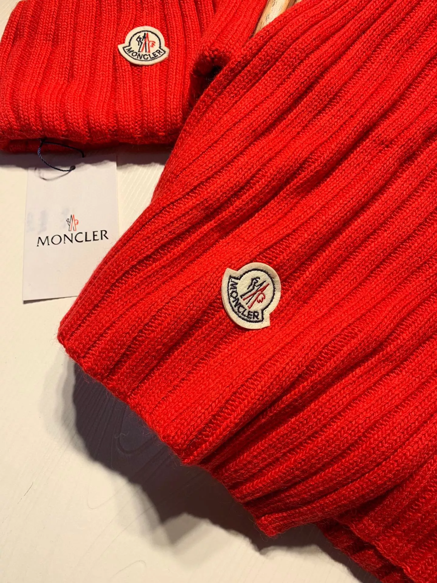 moncler hat and echapres set s_127ab132